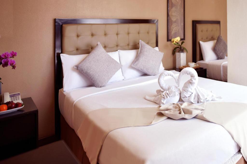 Aura One Hotel Baguio City Екстериор снимка